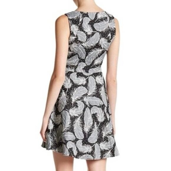 Eva Franco Fit & Flare Feather Print Dress Sz 10 Black White Jacquard Sleeveless - Picture 2 of 7